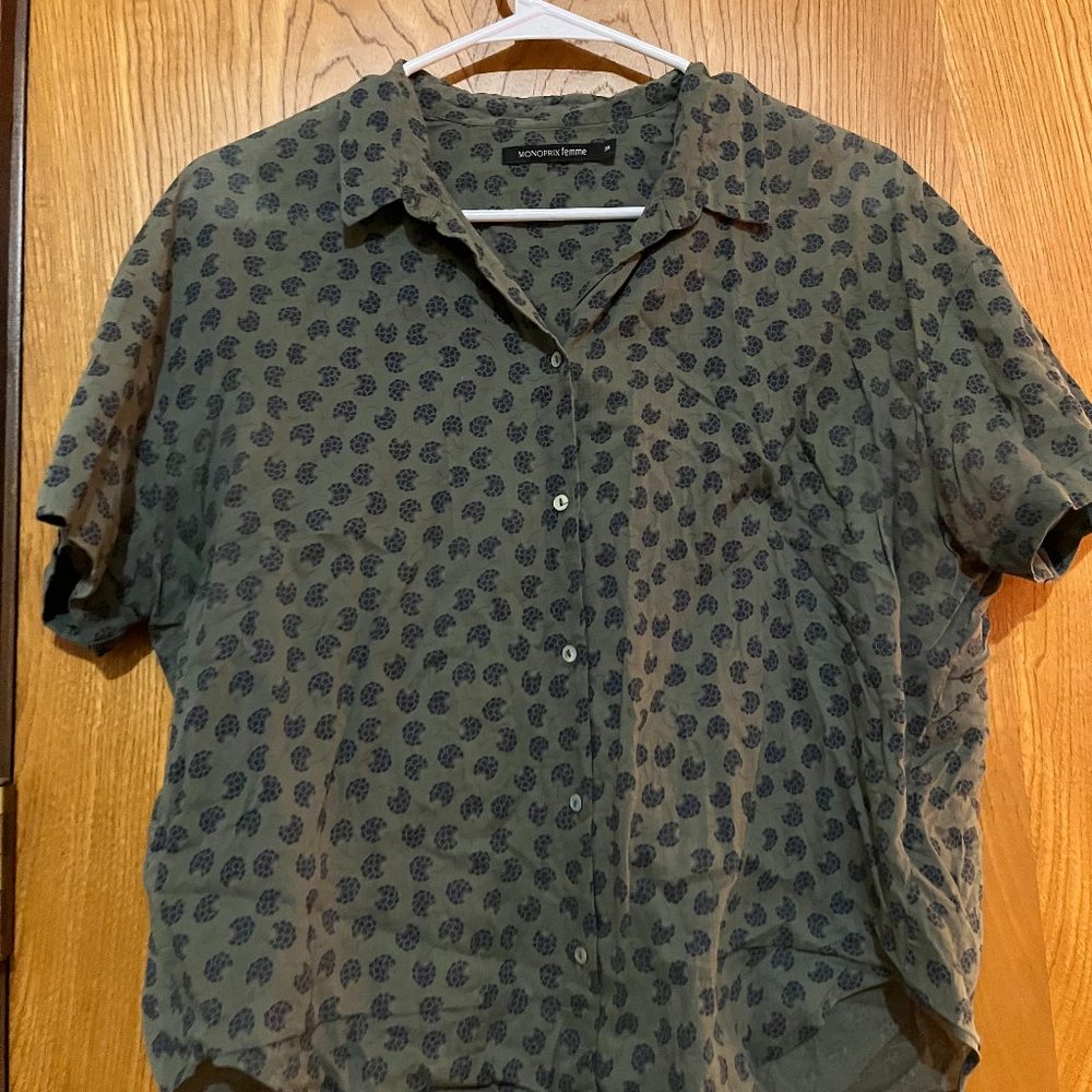 Monoprix Femme Button-Up Short-Sleeve Shirt with Blackberry Design.